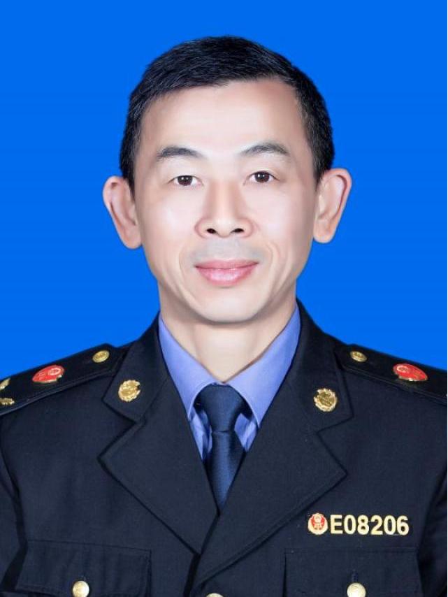 data-id="slj2d24ajsys">舒接辉,余干县市场质量监督管理局党组副书记