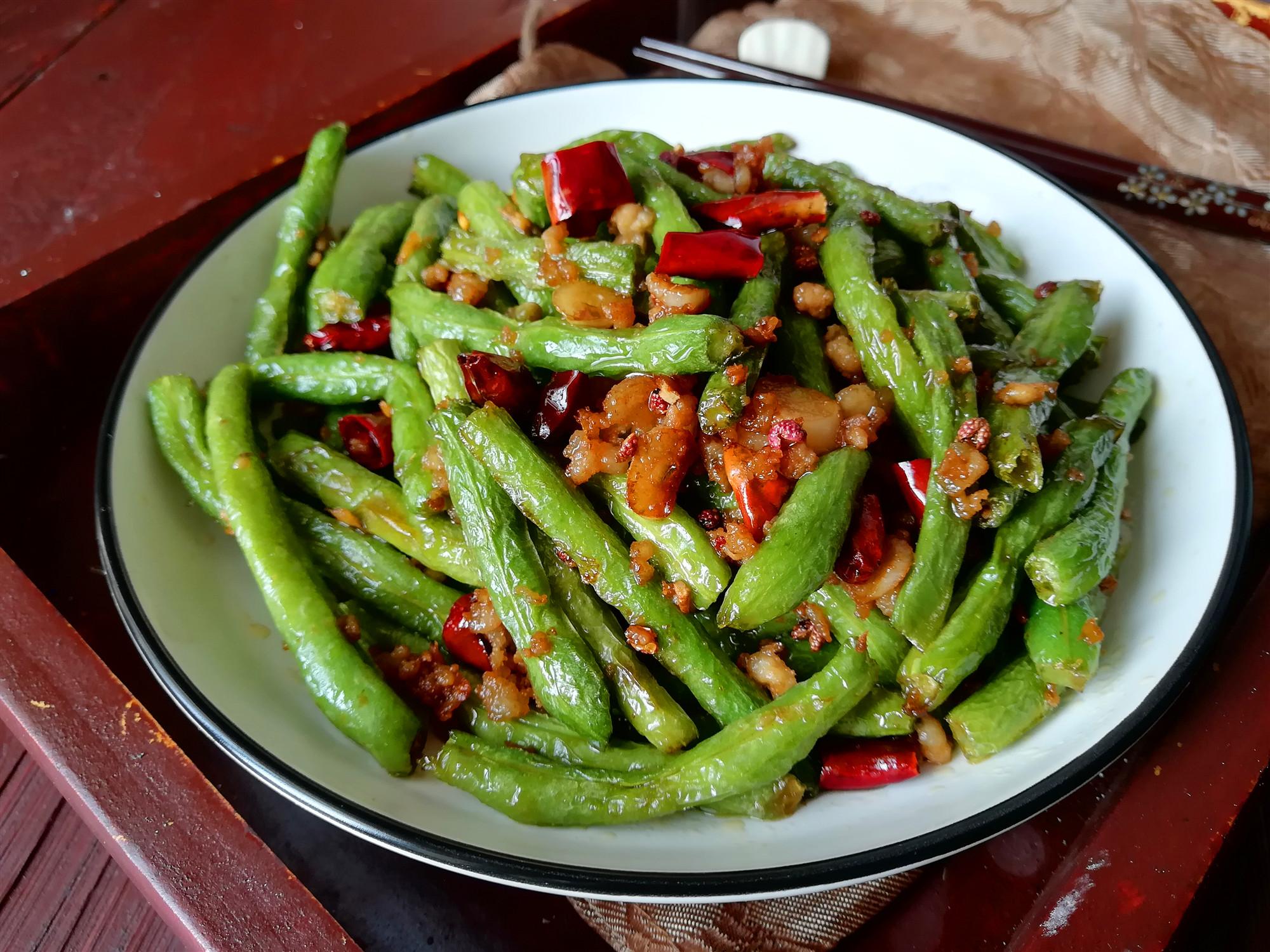  p>干煸肉末四季豆是一道菜品,主料为四季豆. /p>