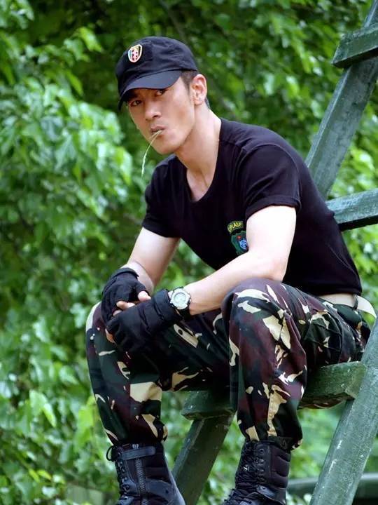 data-lemmaid="7151922">特警力量 /a>》龙飞虎是演员 a target="