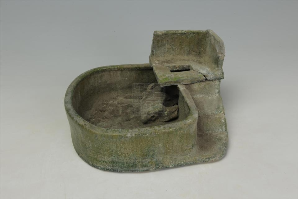 汉绿釉陶猪圈