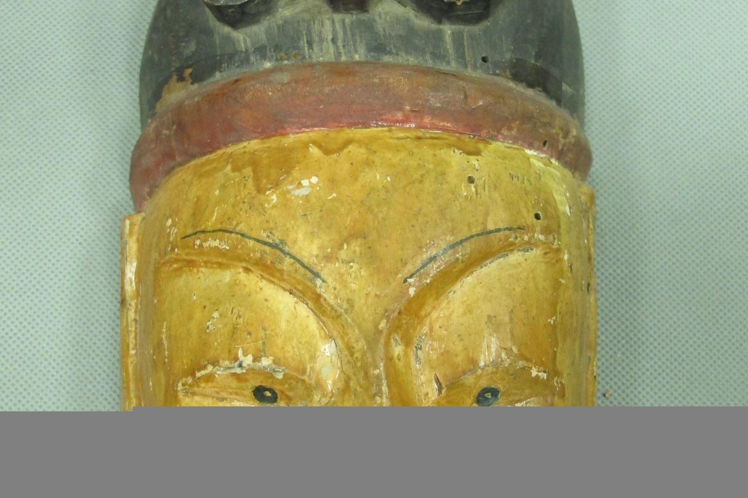 当代松桃苗族傩堂戏先锋小姐面具