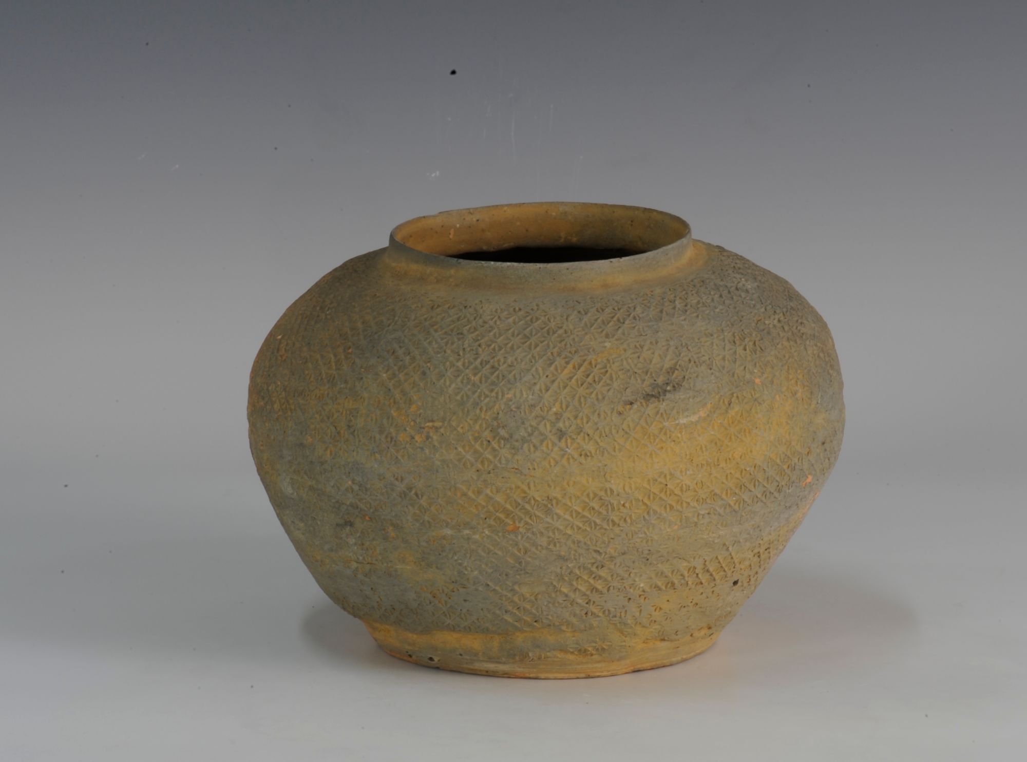  p>战国米字纹硬陶罐是一件周朝陶器,收藏于海南省博物馆. /p>