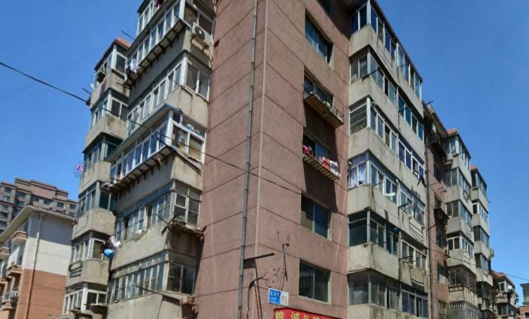  p>铁路西站位于大连市西岗华府,由无开发商建成,共计房屋1077户,小区