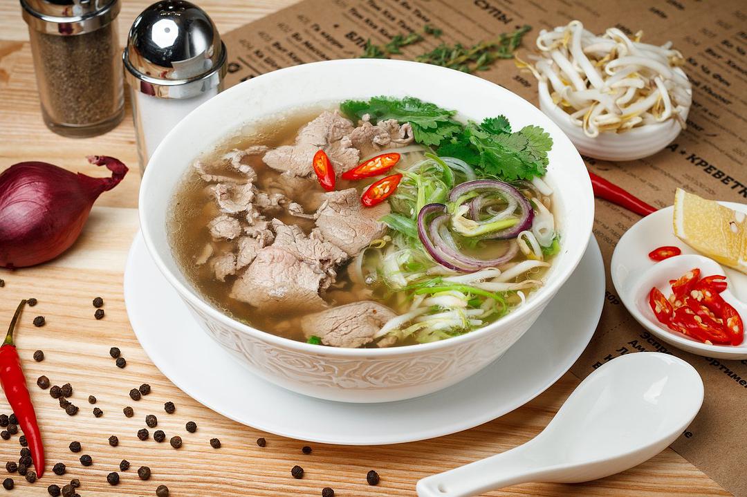  p>越南河粉是越南百年经典美食,融入了中国和法国的烹饪文化,凭借其