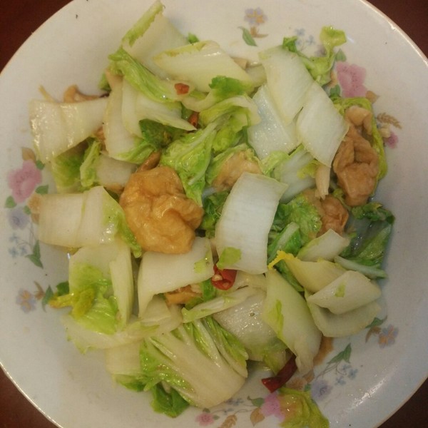  p>面筋炒大白菜是一道由面筋,大白菜等做成的美食. /p>