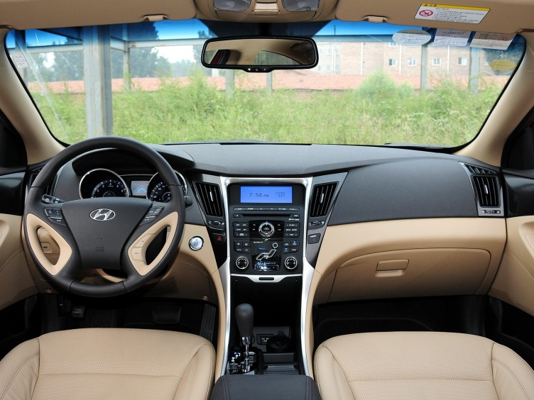 索纳塔八 2011款 2.0l 自动尊贵版