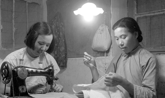  p>《国家相册第三季》是新华社打造的微纪录片,由陈小波担任主讲人.