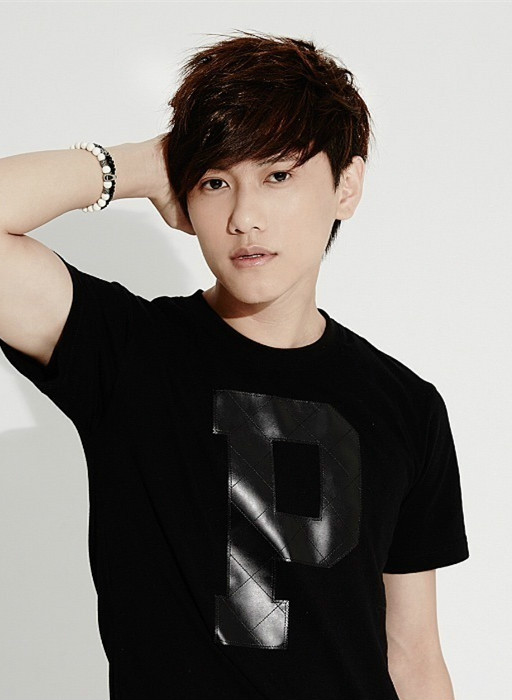  p data-id="gns08yozqz">邱翊橙(毛弟),1990年10月10日出生,台湾歌手