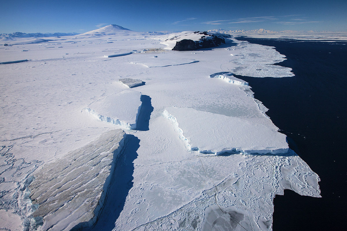 气候寒冷地区,大体与多年冻土分布范围相当,所以冰缘地貌又称冻土地貌