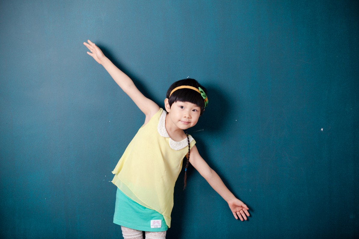  p>韩阳桐,女,2008年1月出生于北京,是个地地道道的北京小姑娘.