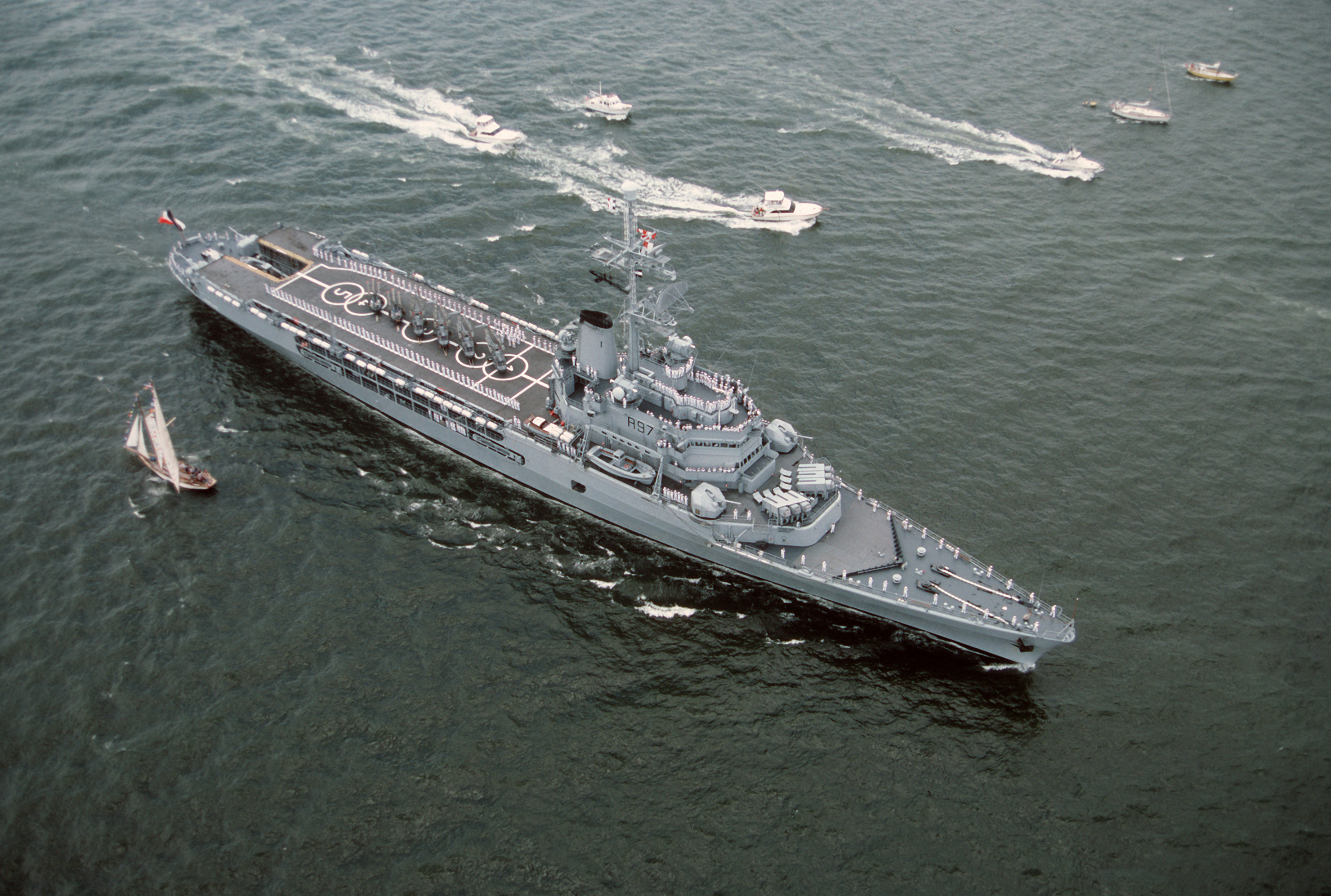 圣女贞德号直升机母舰