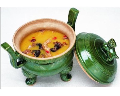  p>万寿羹又名龟鹤延年汤,是一道湖北荆门的传统特色名吃.