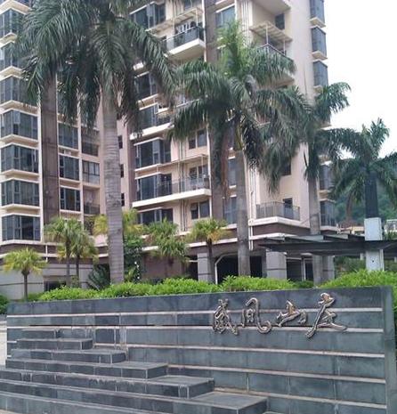 威凤山庄是位于平湖街道凤凰大道旁的楼盘