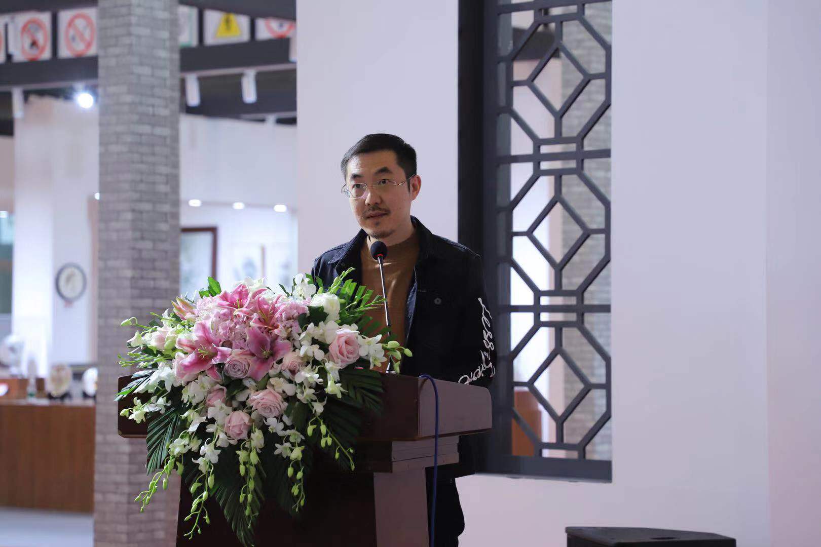  p>陈坚,70年代末生于潮州,毕业汕头工艺美校,进修 a target="_blank"