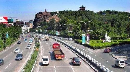 乌鲁木齐河滩公路