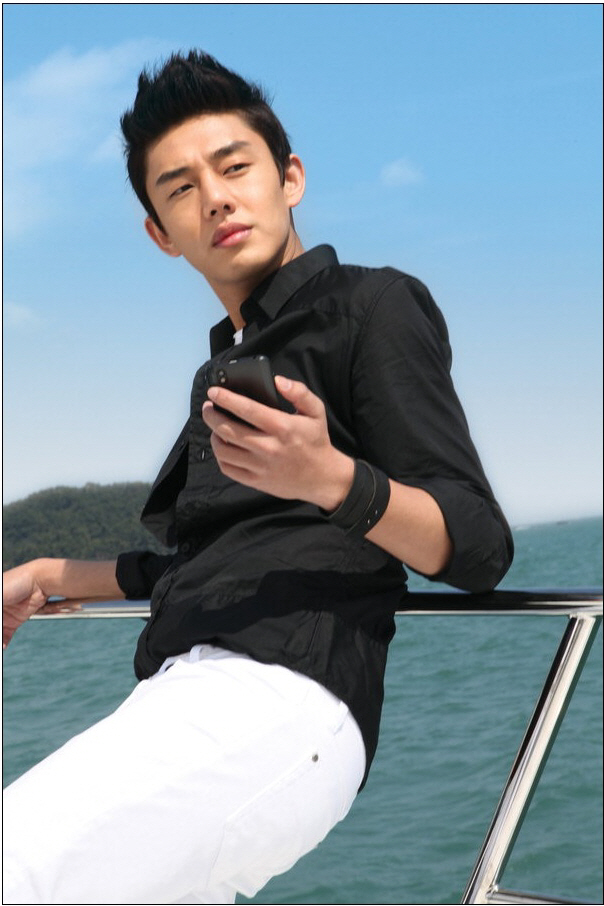 p>刘亚仁 i>(         ,yoo ah in) /i>,1986年10月6日出生于韩国大邱