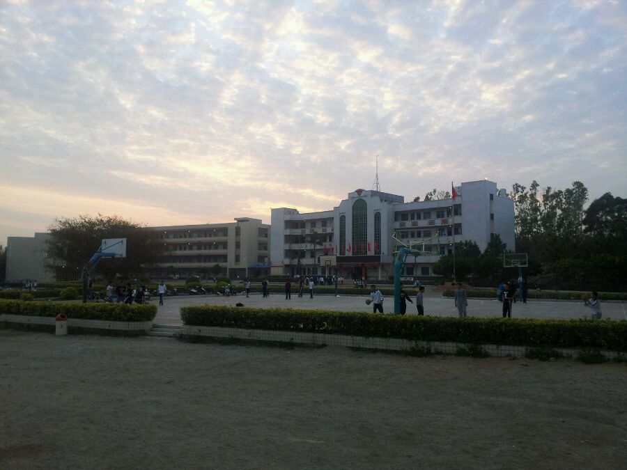 陆丰市东海龙潭中学