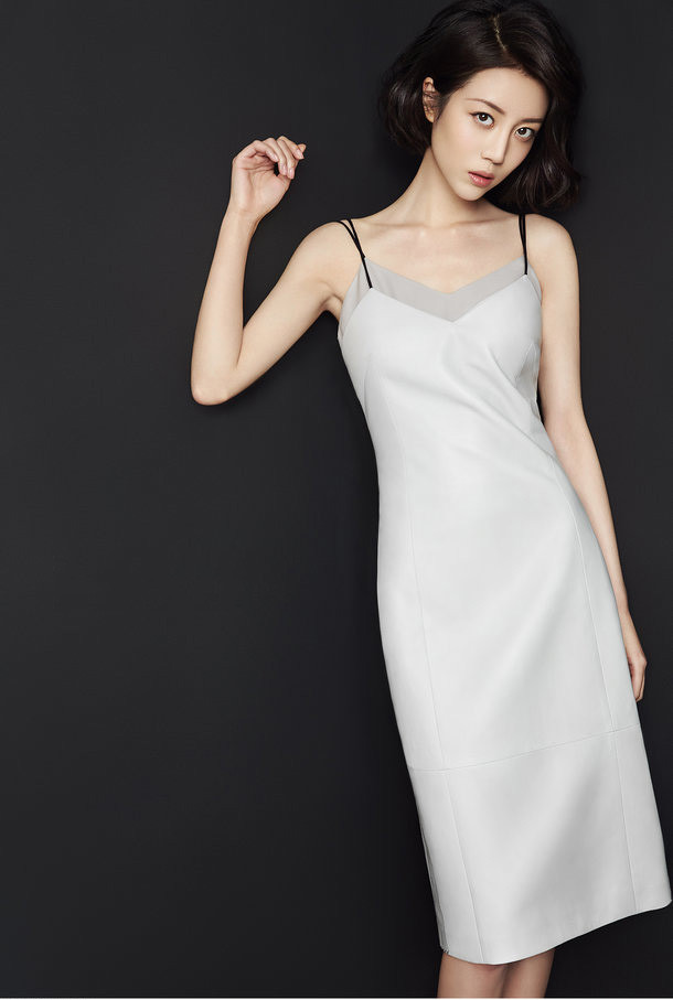 >歌曲《爱得起》,由 a target="_blank" href="/item/李溪芮/9702802"