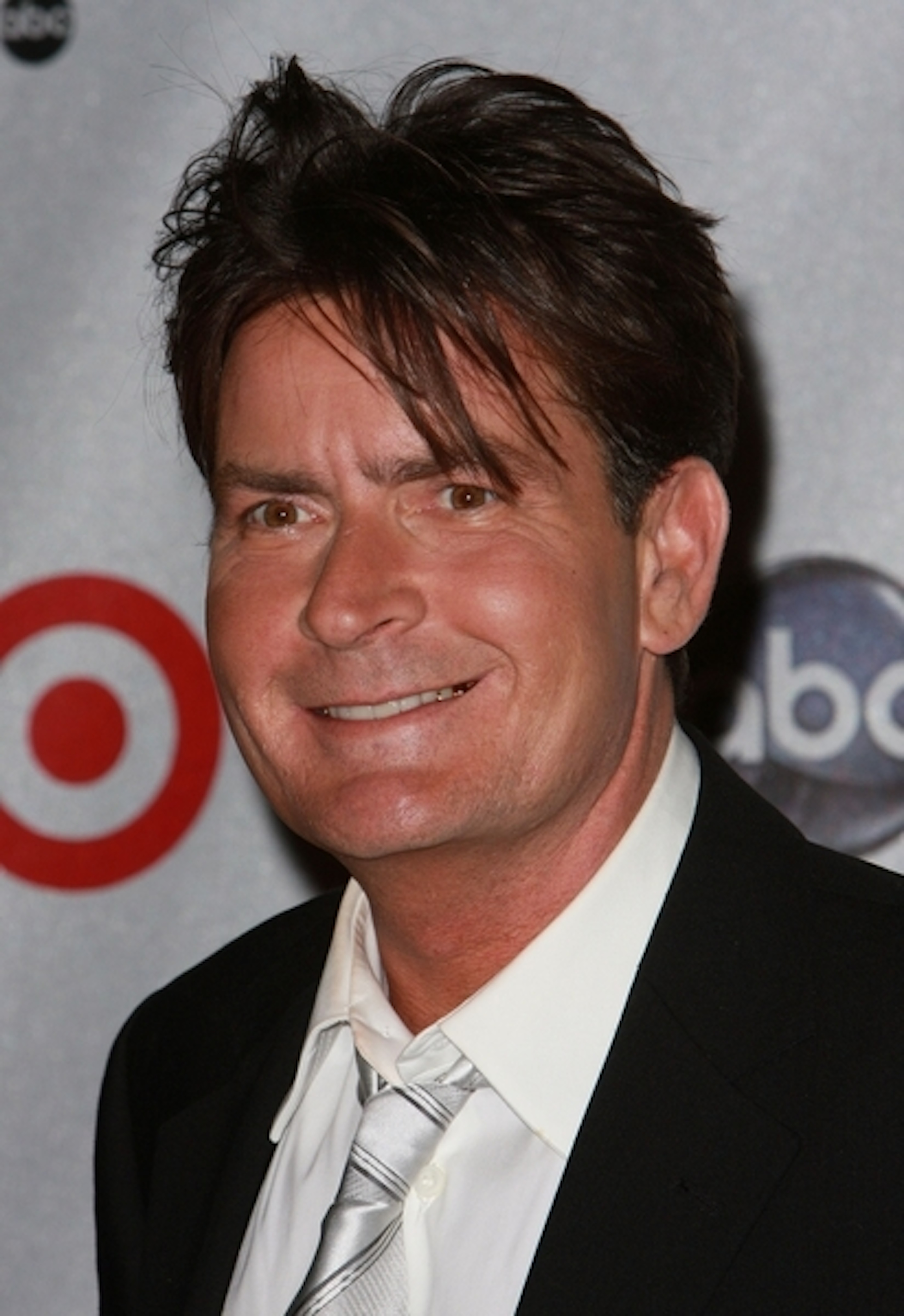  p>查理·辛(charlie sheen),1965年9月3日出生于纽约,原名卡洛斯