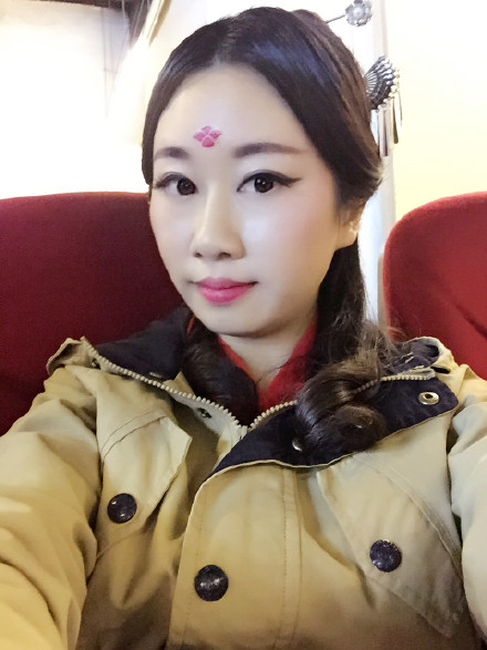  p>《依熙露影》为 a target="_blank" href="/item/critty">critty 