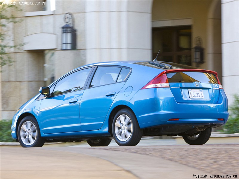  p data-id="gnwfl8v879">本田insight是一款5门5座的混合动力交通