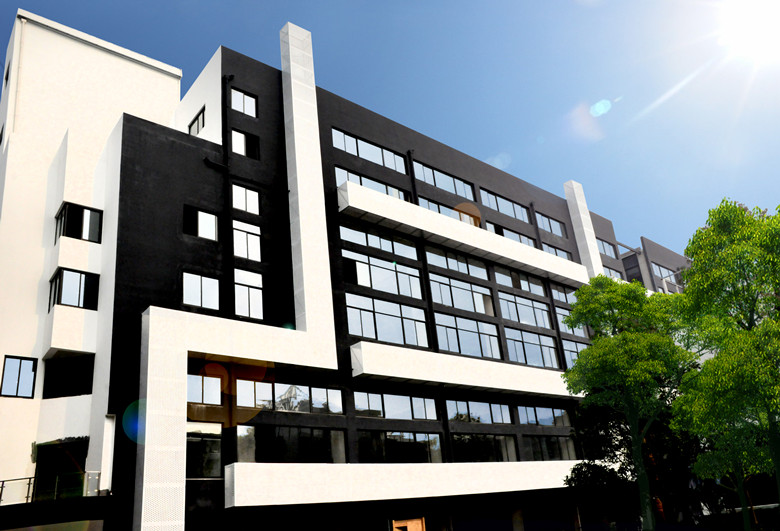  p data-id="gnwtgnkzj8">开 发 商:上海德必文化创意产业发展(集团)