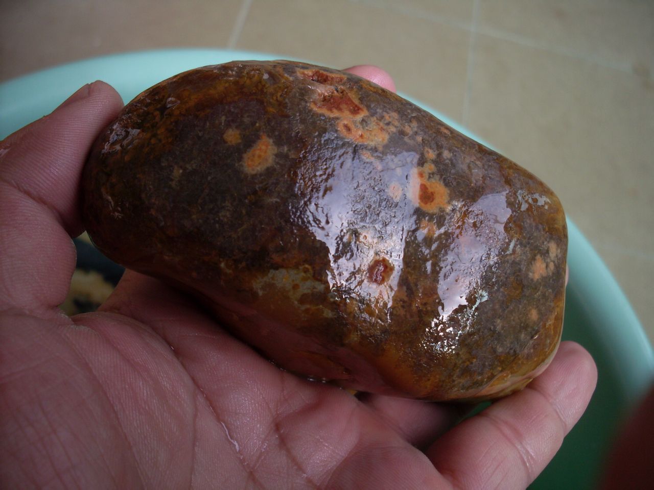  p>雨花石是一种天然 a target="_blank" href="/item/玛瑙">玛瑙 /a>