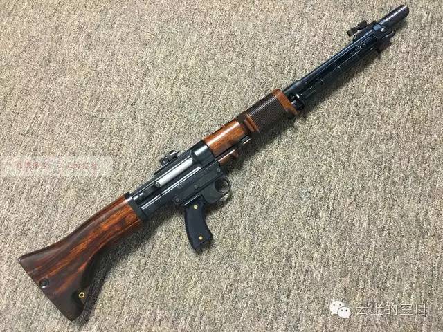 被誉为二战最前卫武器之一，替代机枪的伞兵步枪_百科TA说