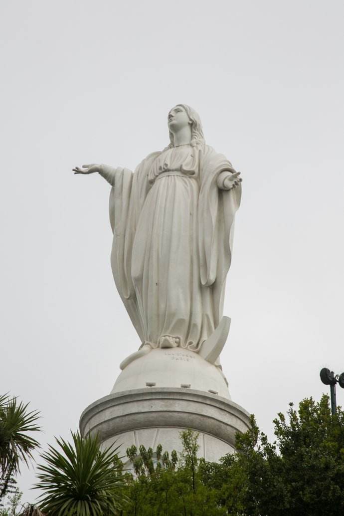  p data-id="gnwha0y4fd">圣母山是天主教徒的朝圣地,是 a target="