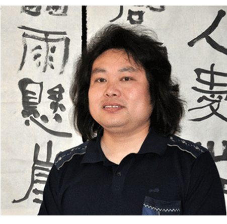  p data-id="gnvk7s7sc3">卢火,男,一九七五年生于安徽太和,现为 a