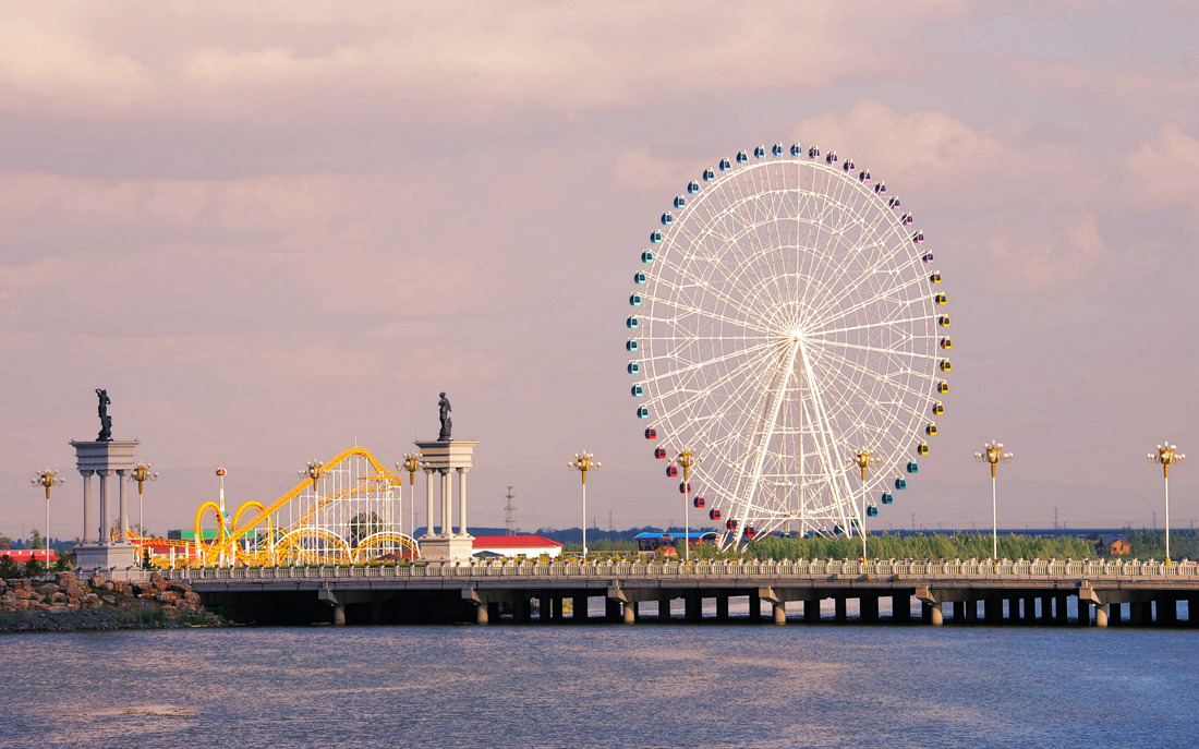 内蒙古自治区乌兰察布市集宁新区霸王河畔的主题游乐场