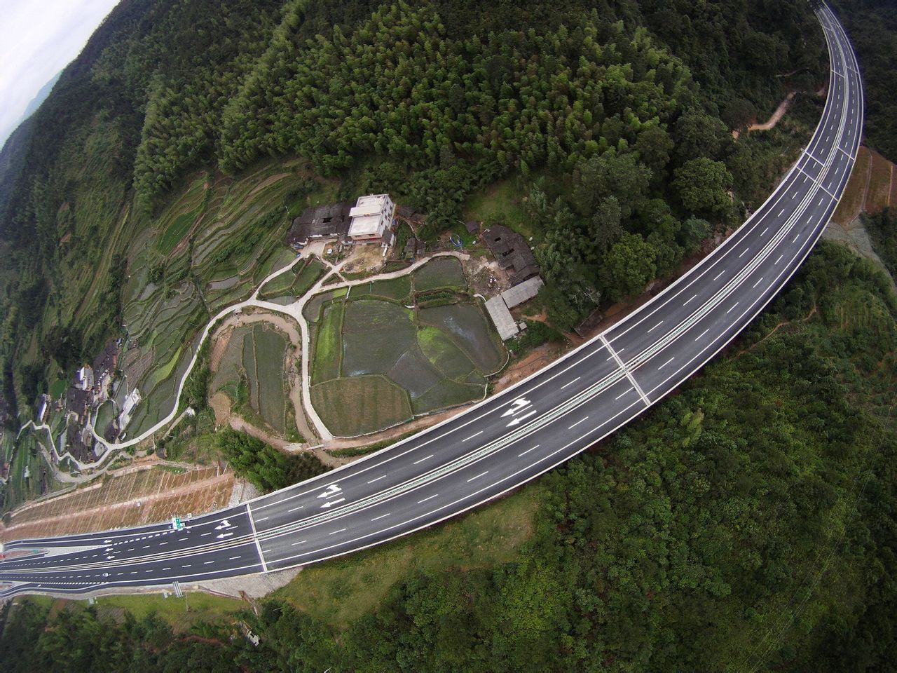  p data-id="go09hppsqc">永安—武平高速公路,简称永武高速,又称永武