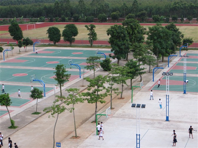 雷州市第八中学