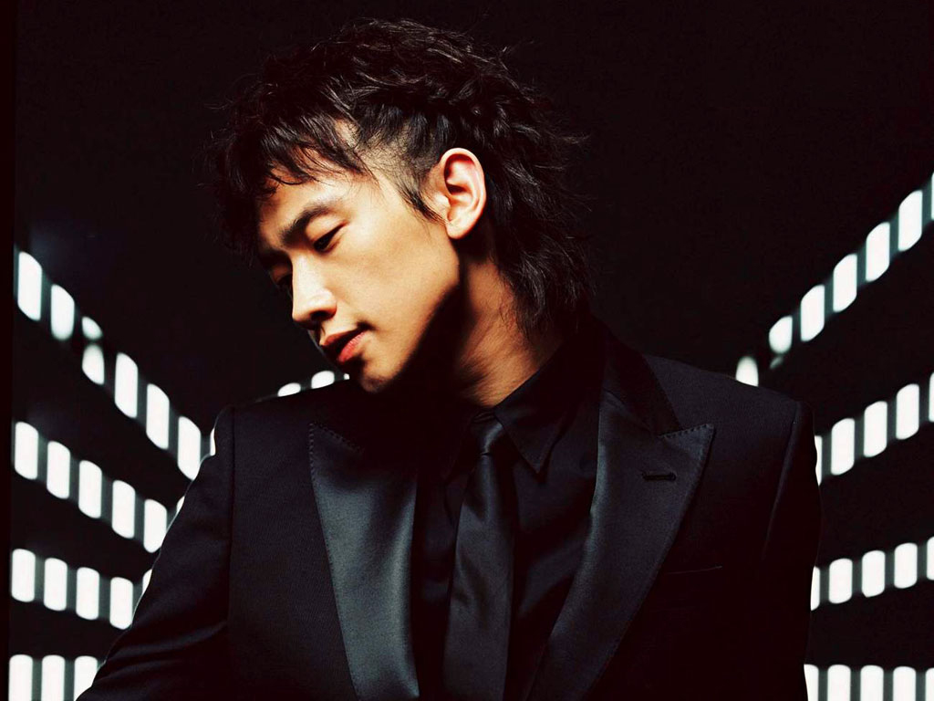  p>郑智薰(rain),1982年6月25日出生于韩国首尔,韩国流行男歌手,演员