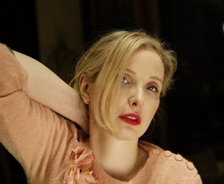 威勒执导的奇幻恐怖片,朱丽·德尔比和汤姆·艾弗瑞特·斯科特出演