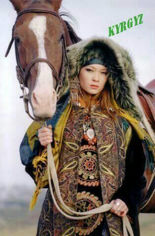 民族语言为柯尔克孜语,属阿尔泰语系突厥语族东匈语支克普恰克语组