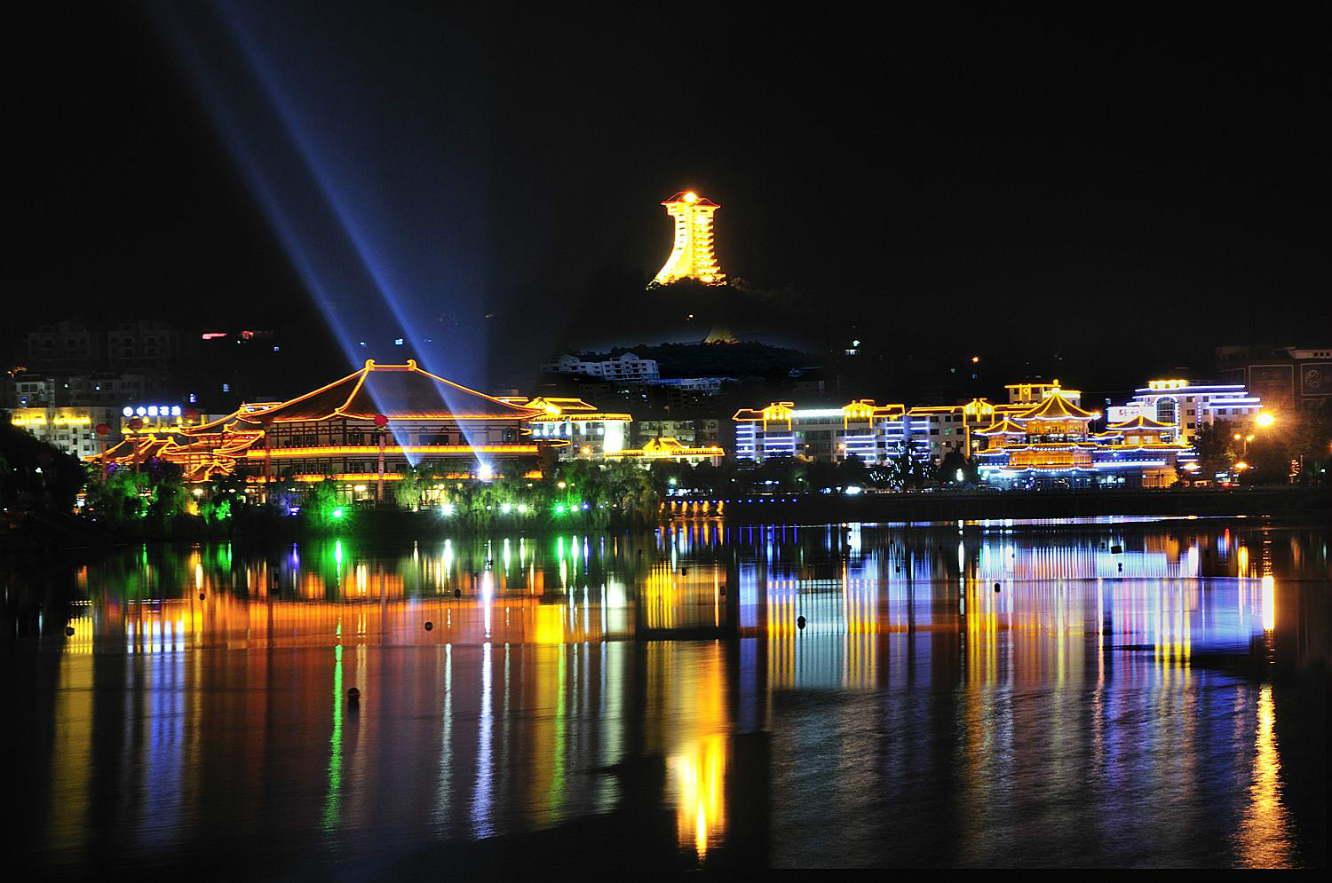 川东北经济区是四川省五大经济区之一,是南充,达州,广安,巴中和广元