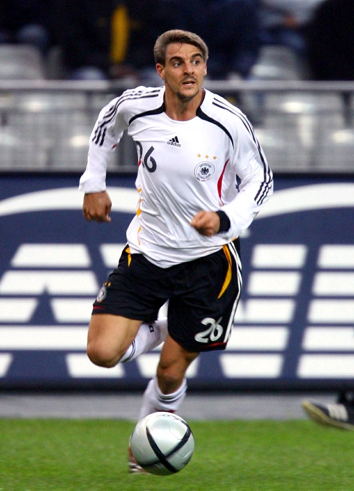  p>塞巴斯蒂安·代斯勒(sebastian deisler),1980年1月5日出生于德国