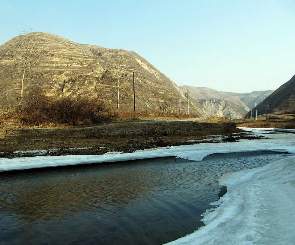  p>铁堂峡位于甘肃省天水市秦州区齐寿山西北,在秦州区天水镇与平南镇