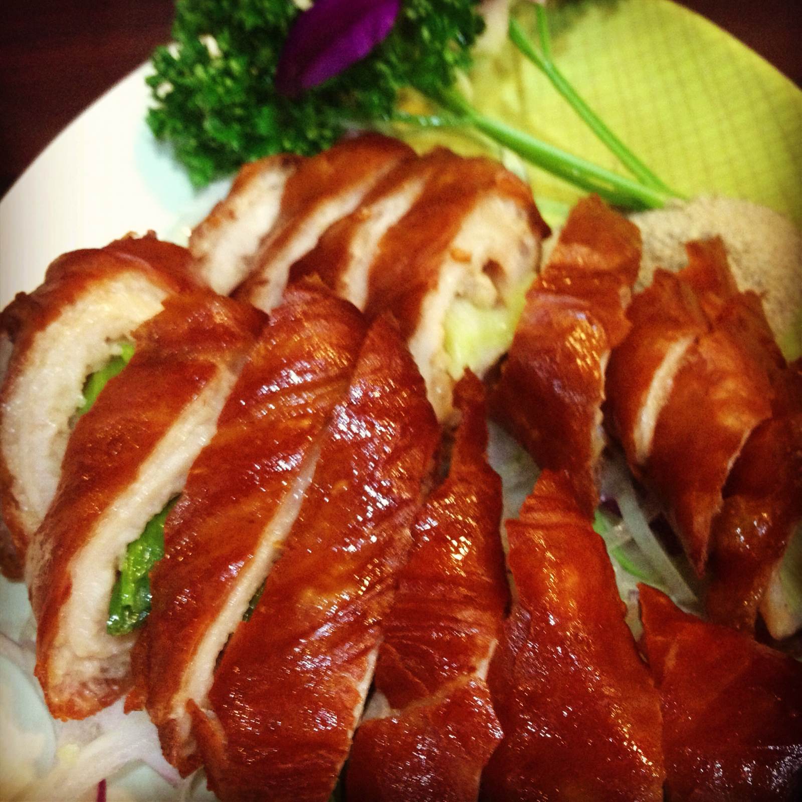  p>油爆肠是以猪大肠 为原料制作而成的一道美食. /p>