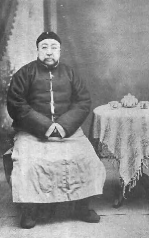 字兴权,历城人.幼年移居奉天(今辽宁沈阳).
