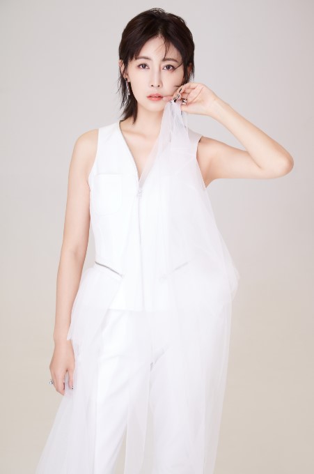  p>李芯逸(li xinyi),又名李彤,1978年4月30日出生于中国北京,中国