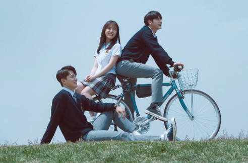 《十八岁的瞬间》是韩国jtbc电视台于2019年7月22日首播的青春校园剧