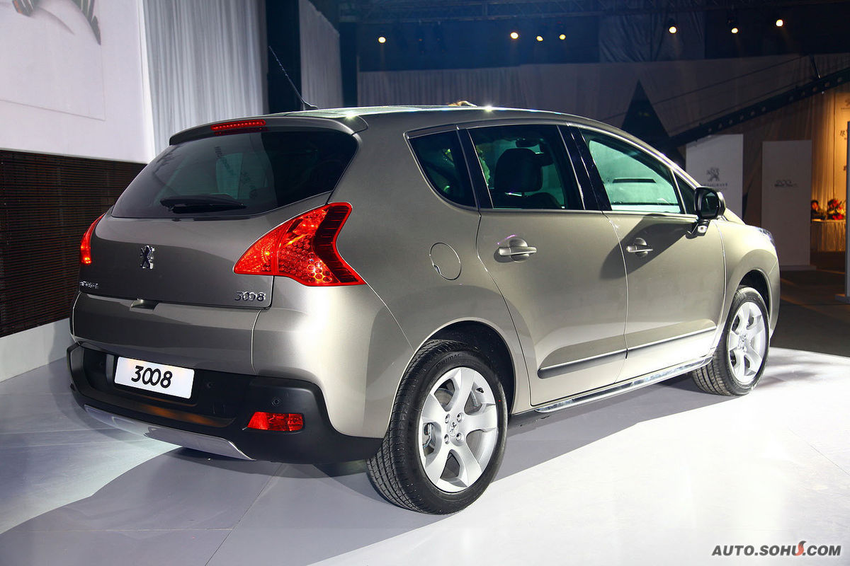 标致3008是一款时尚的中型跨界 a target="_blank" href="/item/suv