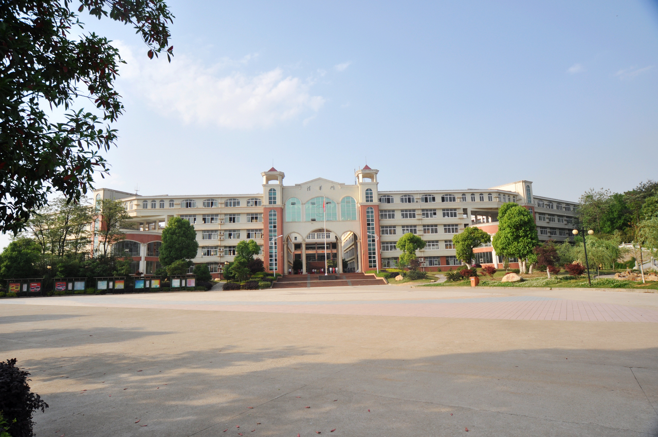  p data-id="gnhdp93e8u">九江外国语学校始建于1971年,前身为九江市