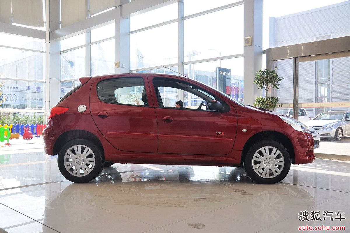 data-lemmaid="6309293">东风雪铁龙 /a>的一款小型车