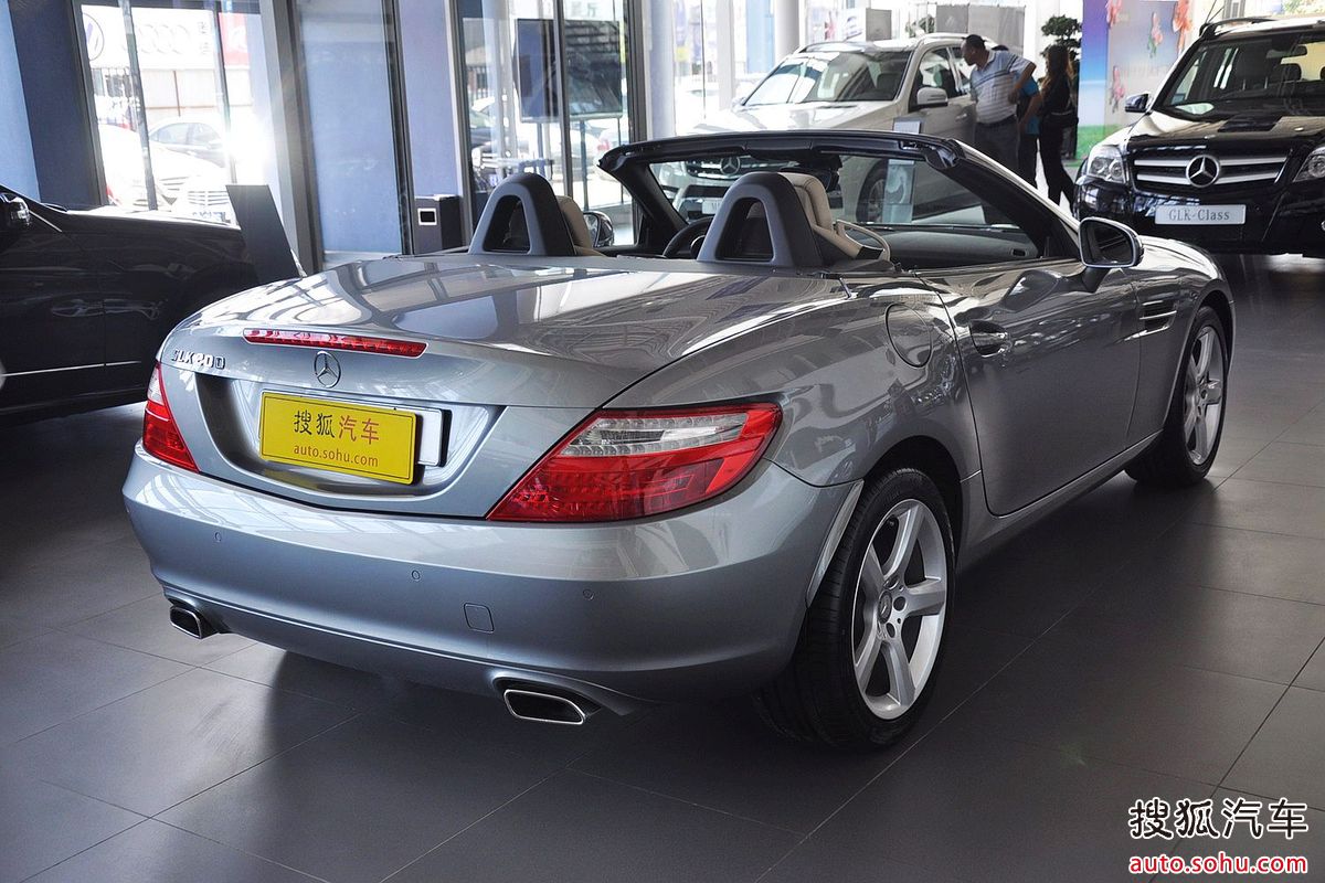  p>奔驰slk是全球首款大批量生产的硬顶敞篷 a href="#" data-lemmaid