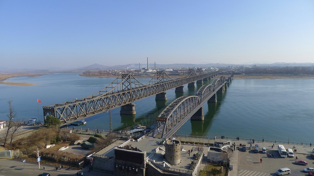 鸭绿江大桥,位于辽宁省丹东市振兴区,长944