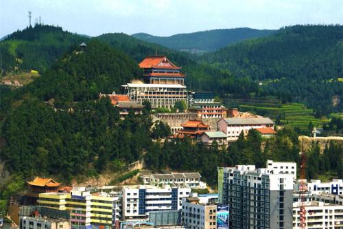  p data-id="gnhe52hlk3">云溪镇是盐亭县政治经济文化中心.