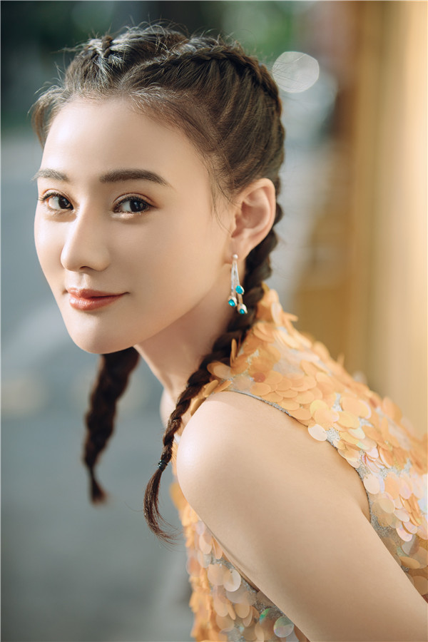  p data-id="gnbl2k4kcx">潘一祎,1998年5月4